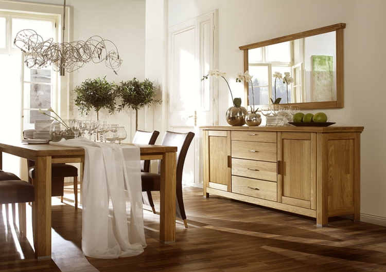 klasyczna komoda z lustrem do sypialni