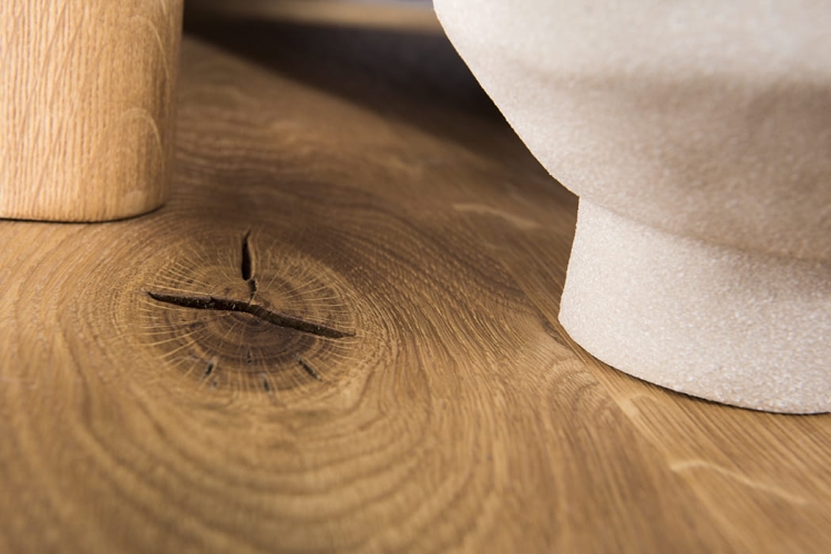 wykończenie szczotkowane do sypialni w szafie dębowej