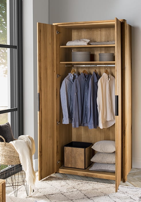 dwudrzwiowa dębowa szafa do pokoju młodzieżowego