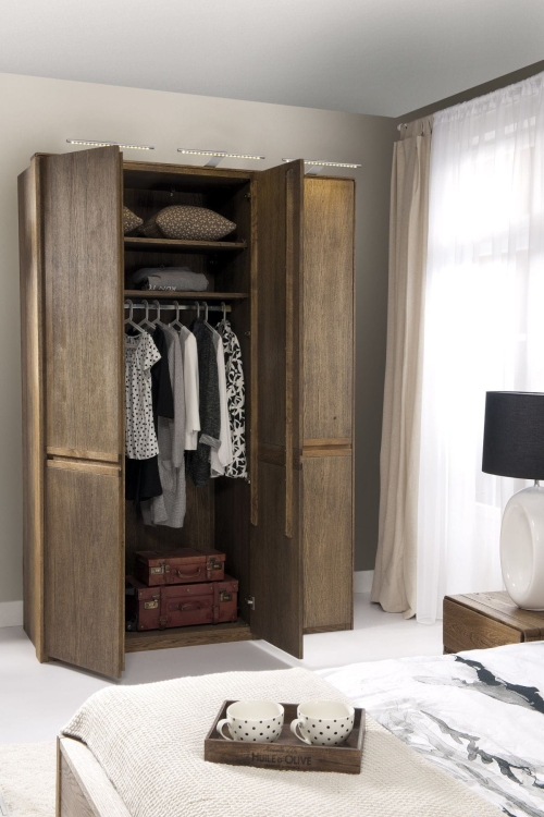 szafa trzydrzwiowa pełna w kolorze palonego dębu