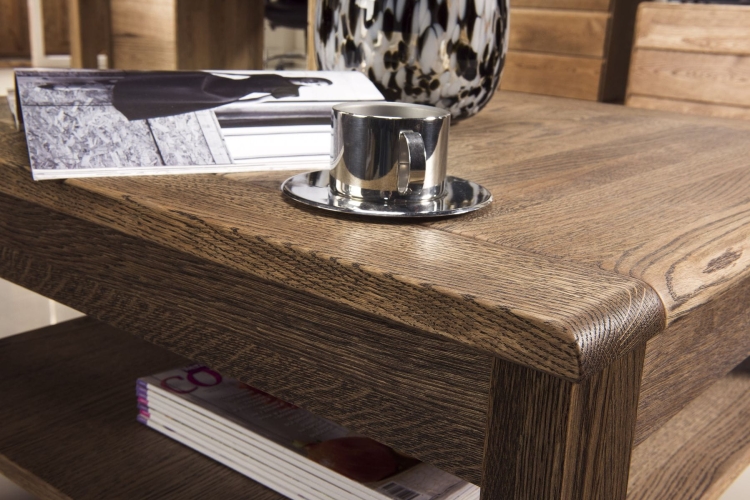 stolik kawowy o nienagannym wykończeniu z dębowej kolekcji Altea