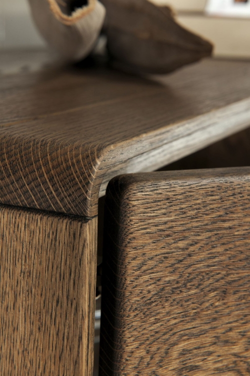 dębowa witrynka z kolekcji Altea