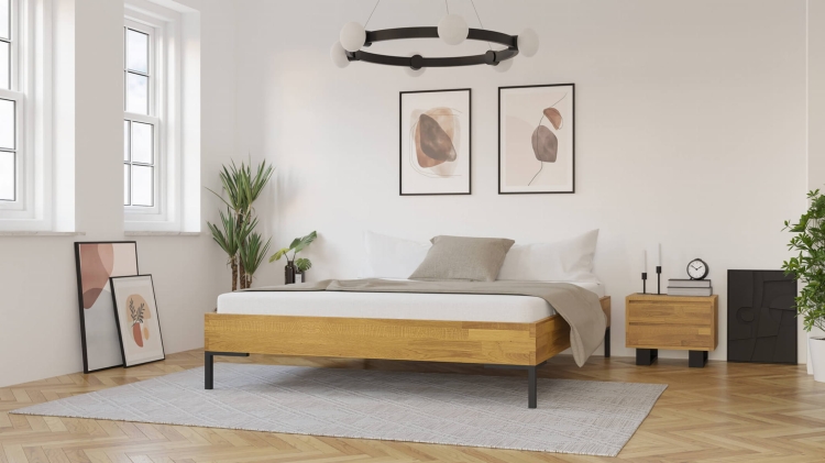 Dębowe łóżko Yoko 140x200 bez zagłówka, nowoczesny design, naturalny dąb, idealne do minimalistycznej sypialni.