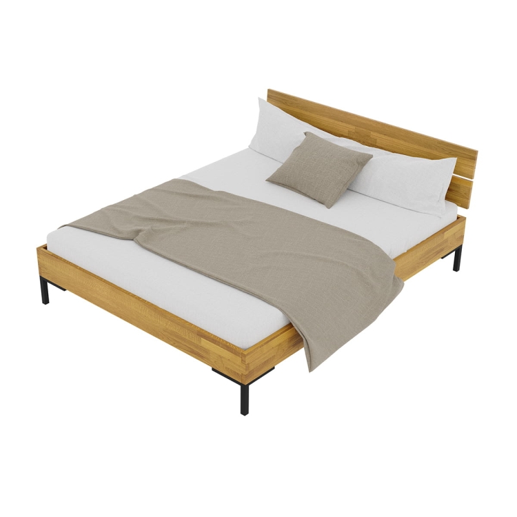 łóżko z delikatnymi metalowymi nogami i zagłówkiem.jpg