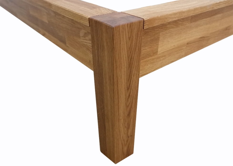 Łóżko dębowe Solid 160x200 bez zagłówka, uniwersalny design, cztery narożne nogi, naturalny dąb, do każdej sypialni.