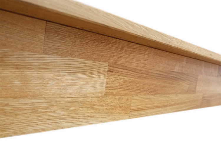 Boczne ujęcie konstrukcji łóżka dębowego Solid Style 160x200 cm, pokazujące grubość dębowej ramy i stabilność.