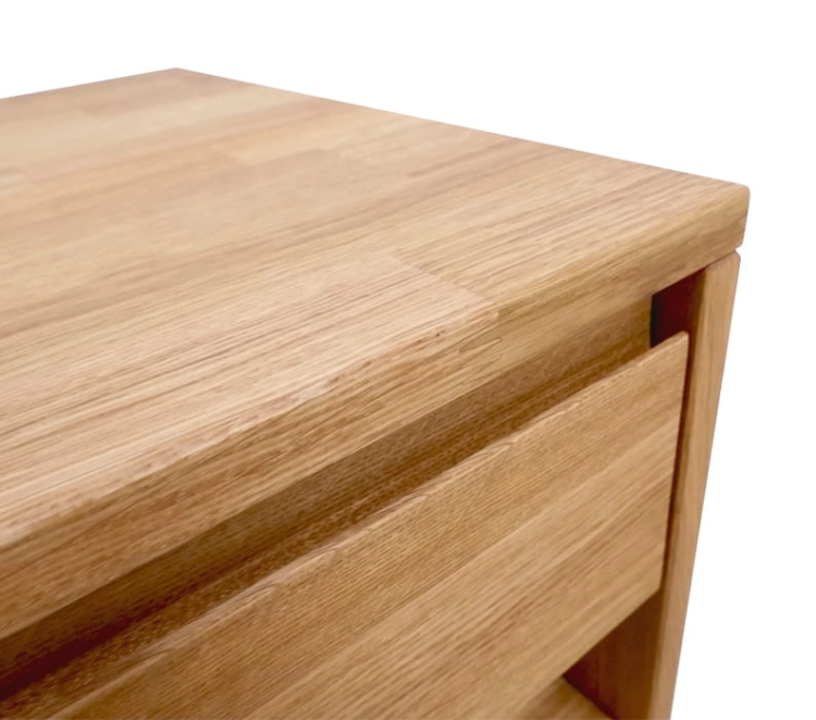 drewniany stolik nocny