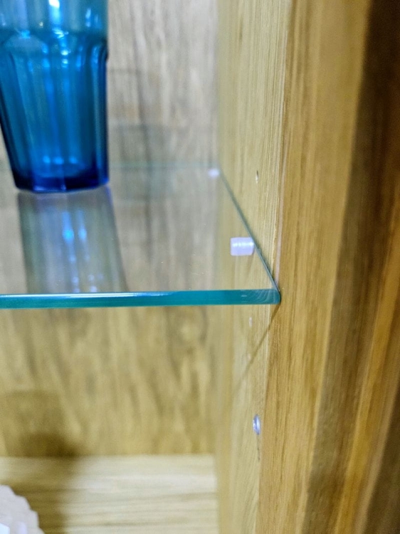 szklane półki w witrynie dębowej Altea.jpg