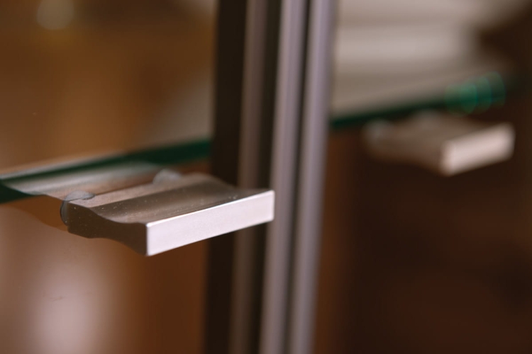 delikatne uchwyty w przeszkleniach kolekcji Orlean.jpg