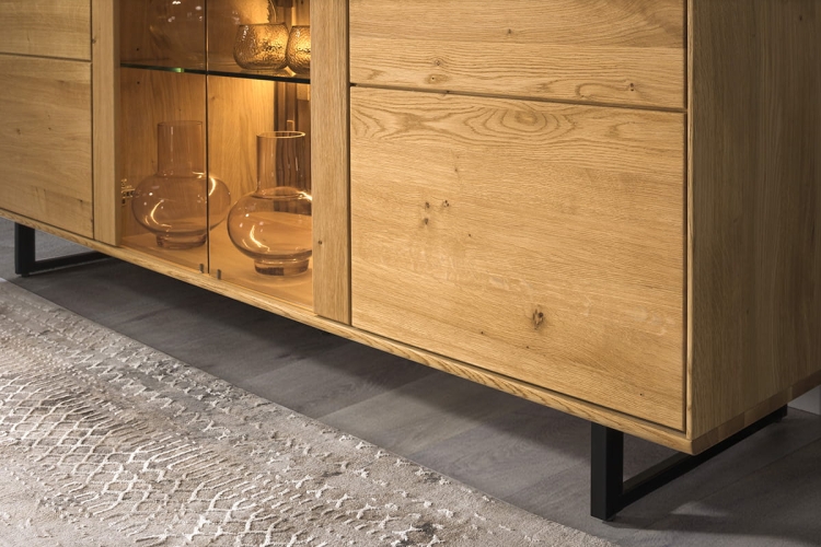 metalowe nogi w komodzie Terra do salonu.jpg