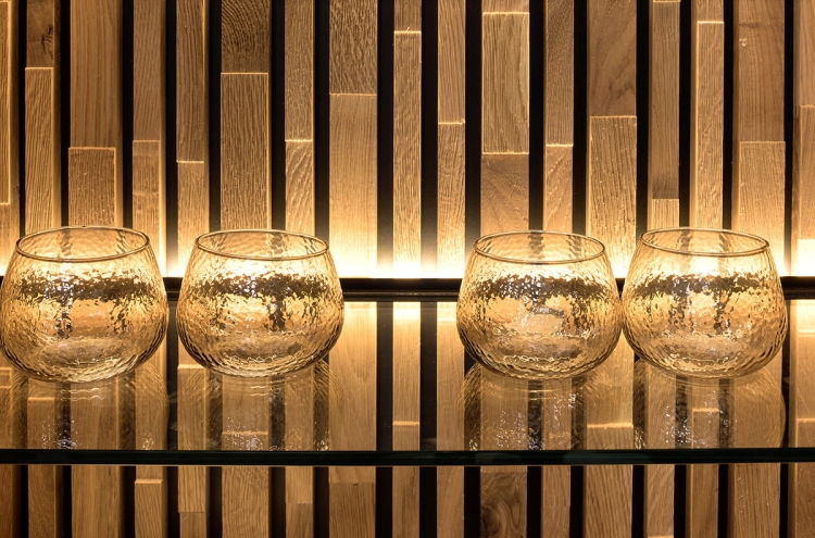 tylnia ściana w witrynie z kolekcji Terra