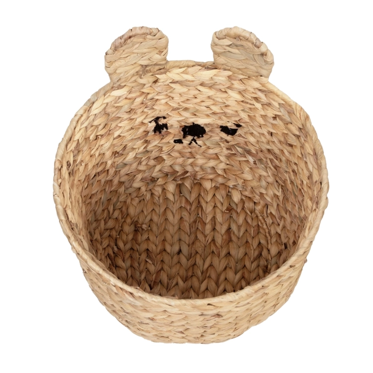 Pojemne wnętrze pustego, brązowego kosza plecionego z hiacyntu wodnego, widok z góry na dno i uszy.