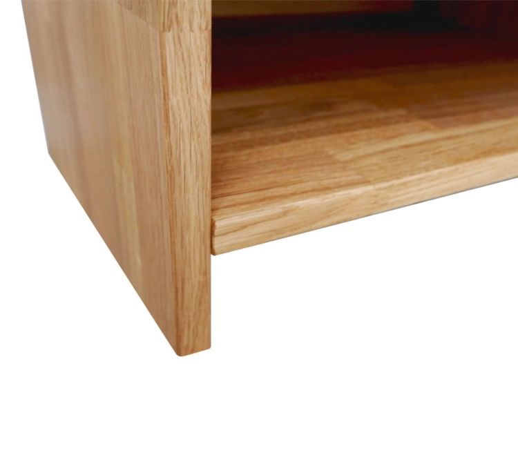 stolik obok łóżka