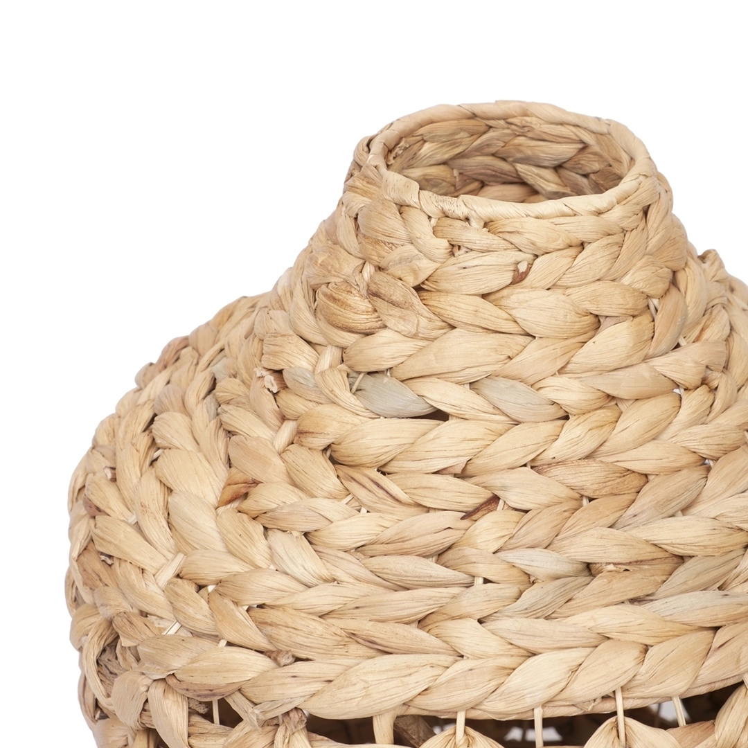 Wazon ręcznie pleciony z hiacyntu wodnego - zbliżenie na detale